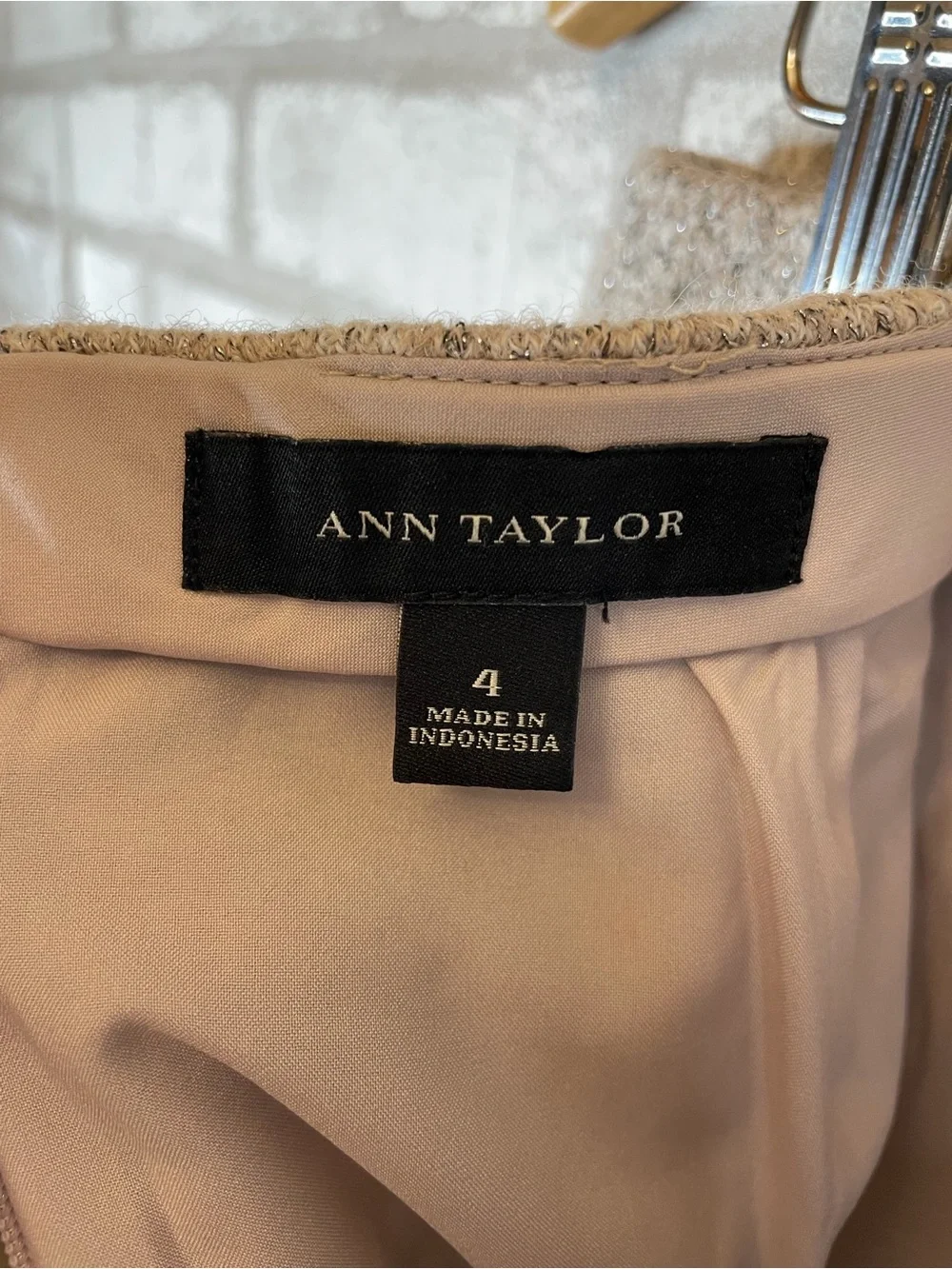 Ann Taylor Boucle Pencil Skirt Metallic Tweed Beige/Tan Size 4
